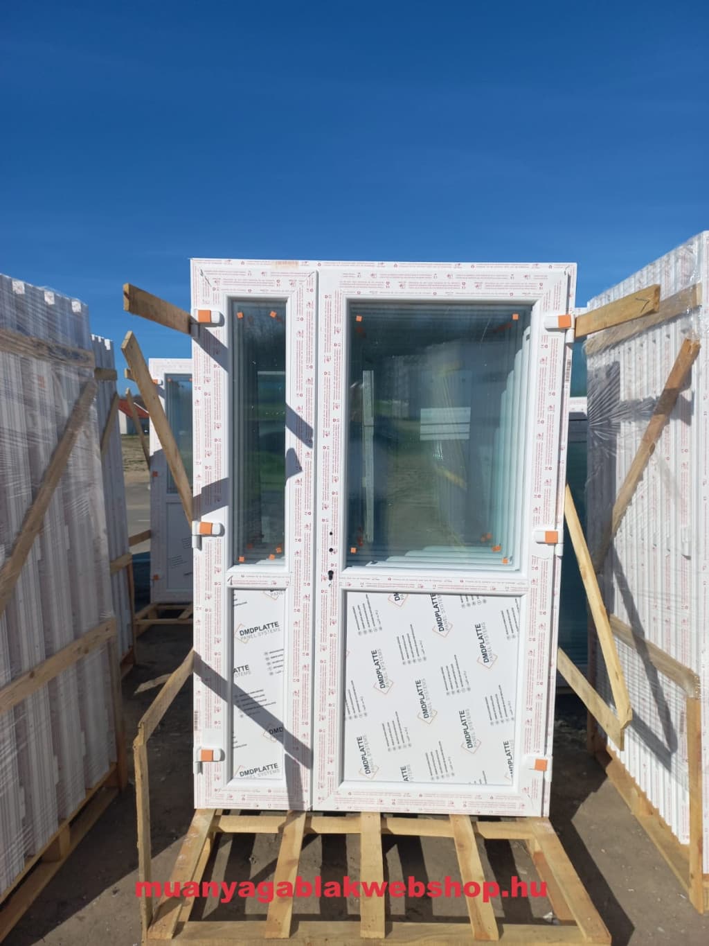 Tiszta Üveges + Stadúr Kétszárnyú Műanyag bejárati ajtó termékfotó